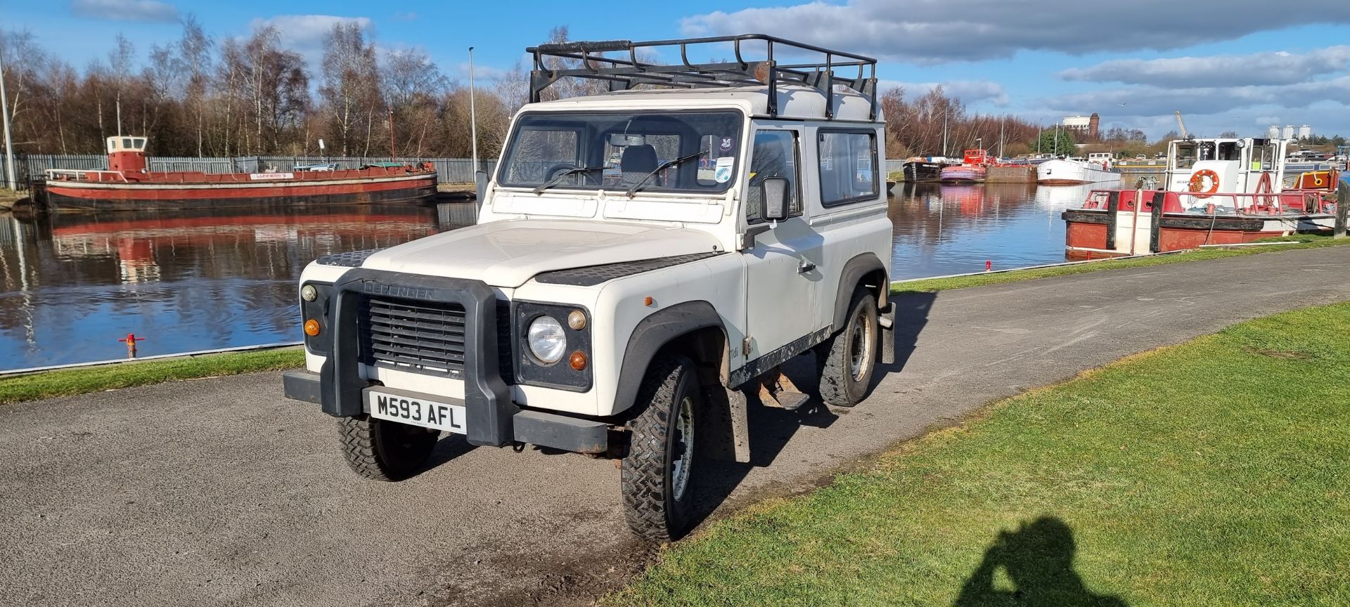 1994 LAND ROVER Defender TDi, SWB. Registration number M593 AFL. Chassis number SALLDVAF7MA952379. - Image 2 of 23