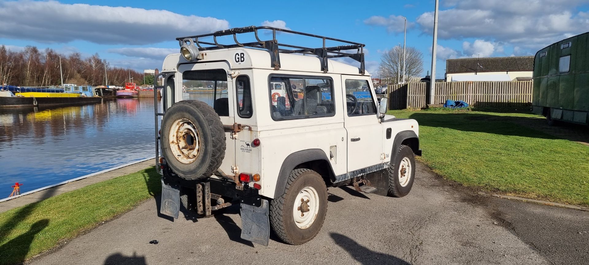 1994 LAND ROVER Defender TDi, SWB. Registration number M593 AFL. Chassis number SALLDVAF7MA952379. - Image 6 of 23