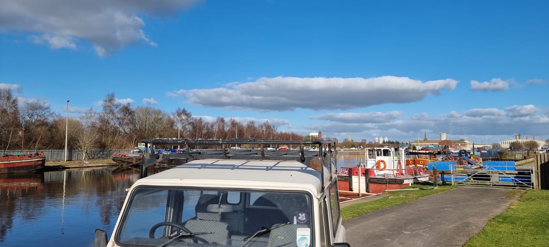 1994 LAND ROVER Defender TDi, SWB. Registration number M593 AFL. Chassis number SALLDVAF7MA952379. - Image 8 of 23