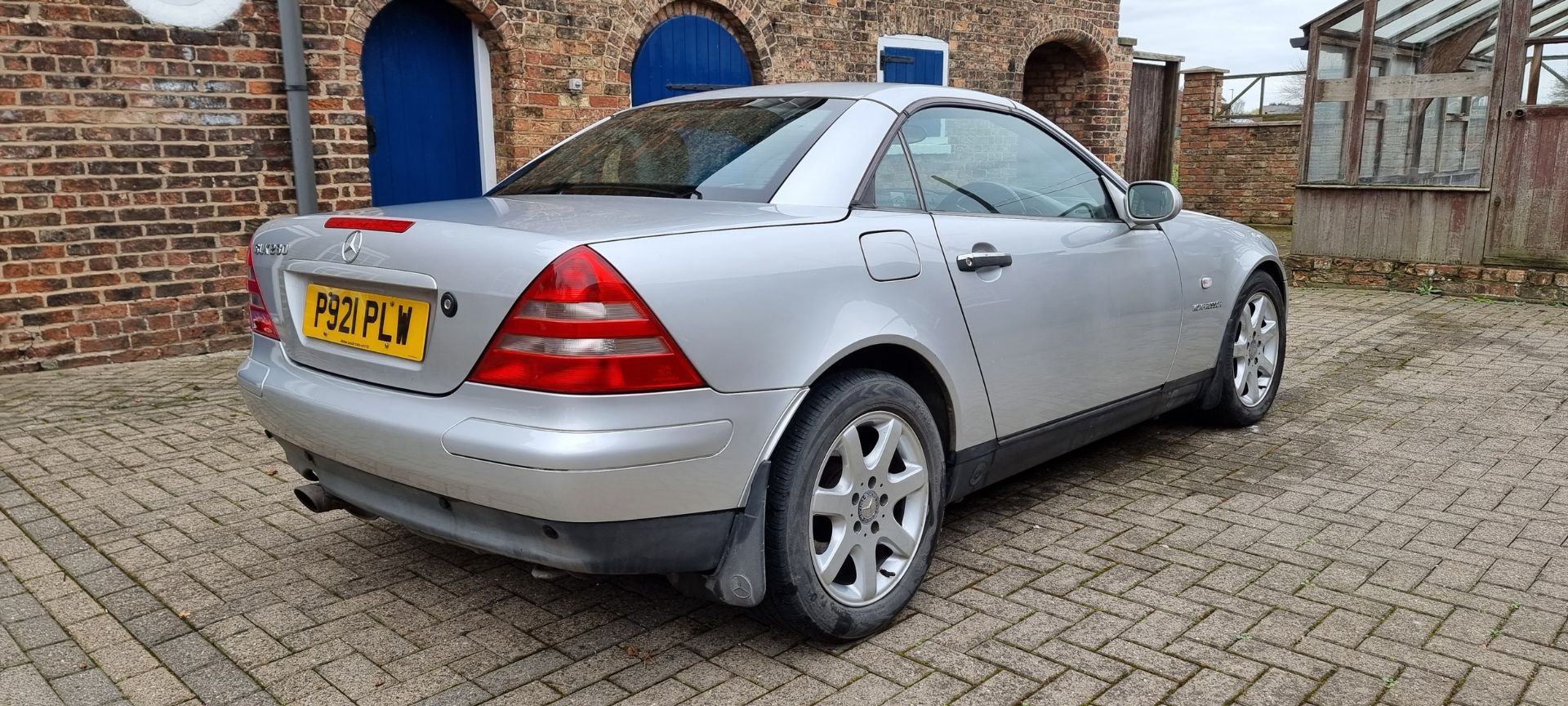 1996 Mercedes Benz SLK 230 Kompressor, 2295cc. Registration number P921 PLW. Chassis number - Image 7 of 20