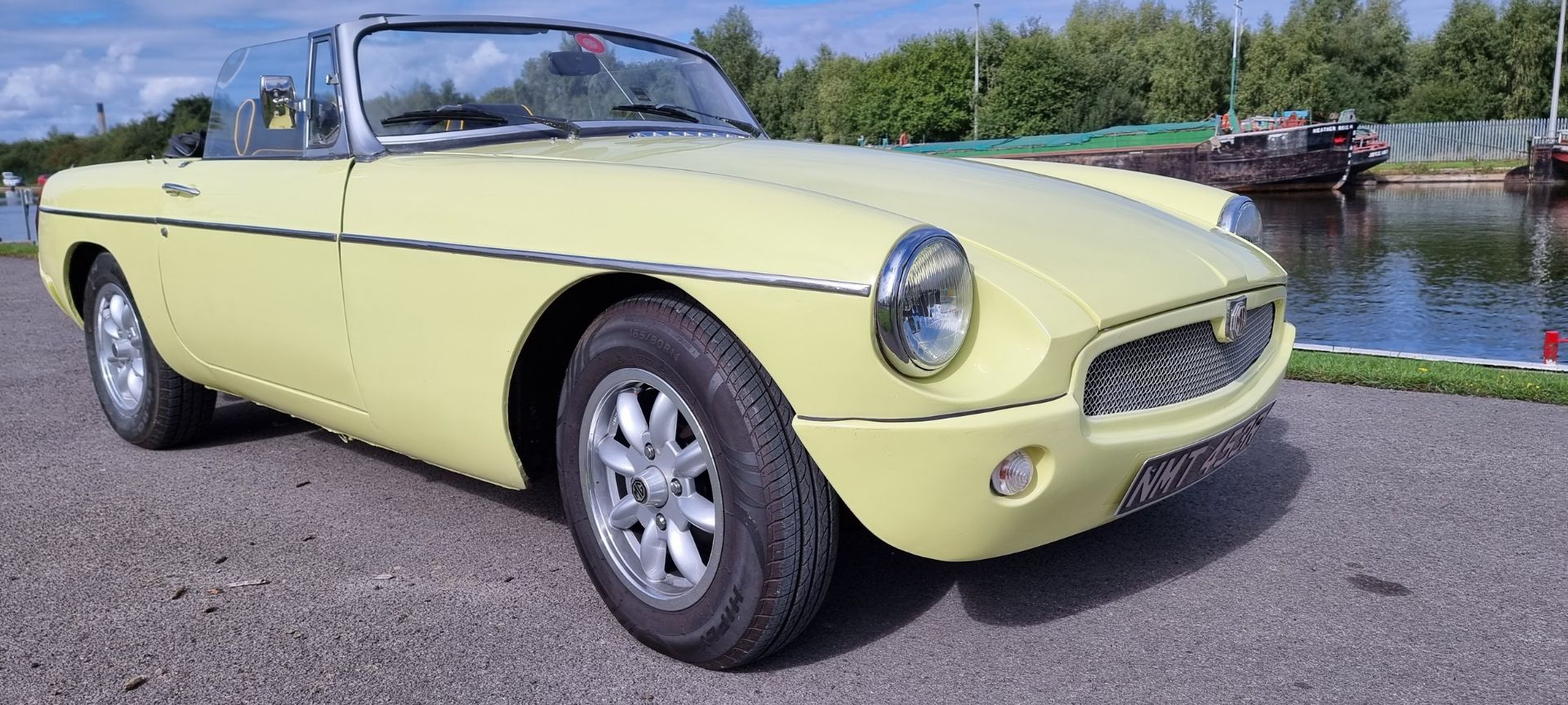 1975 MG B Roadster, 1798cc. Registration number NMT 453R. Chassis number GHN5-42103G. Engine number - Image 20 of 20