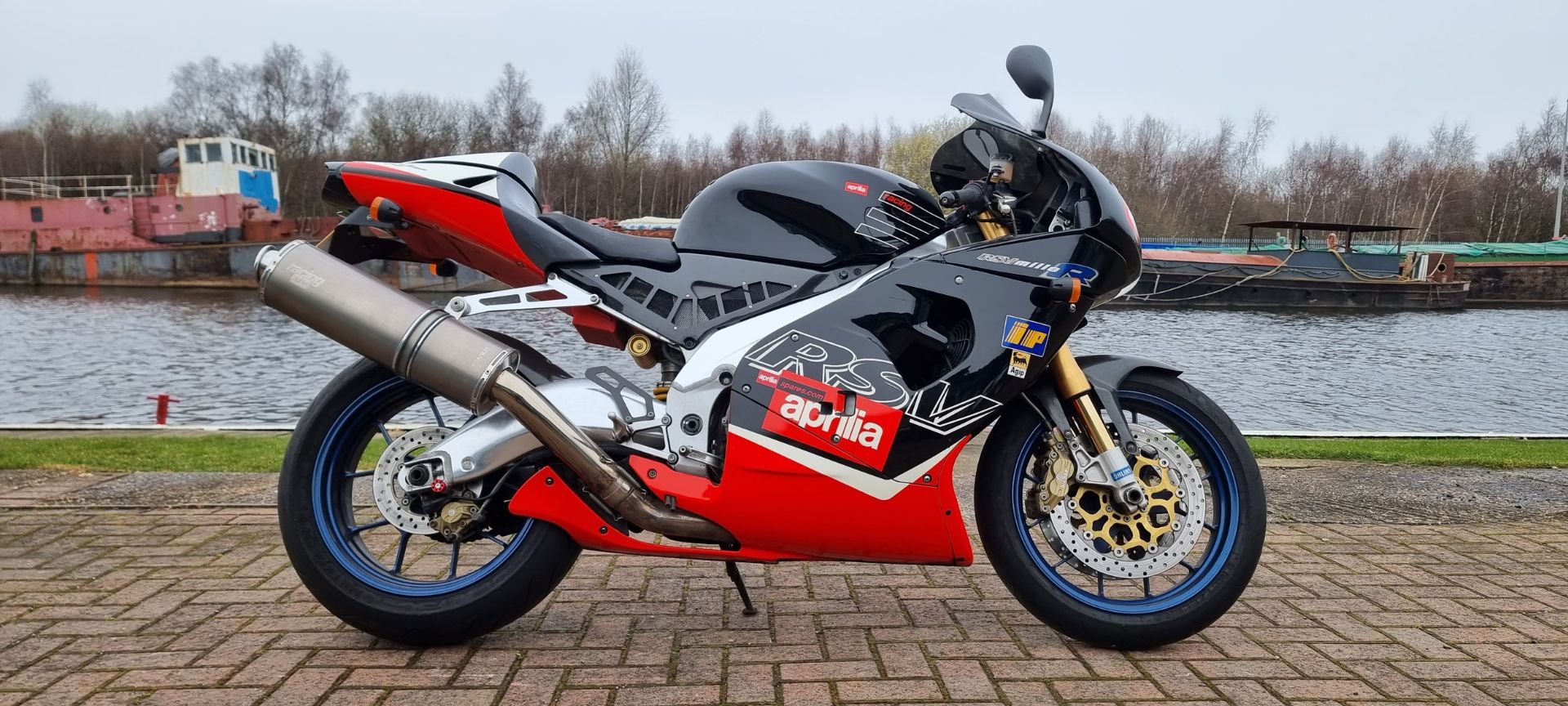 2000 Aprilia RSV Mille R, 997cc. Registration number W851 DWU. Frame number ZD4ME0010Y5100596.