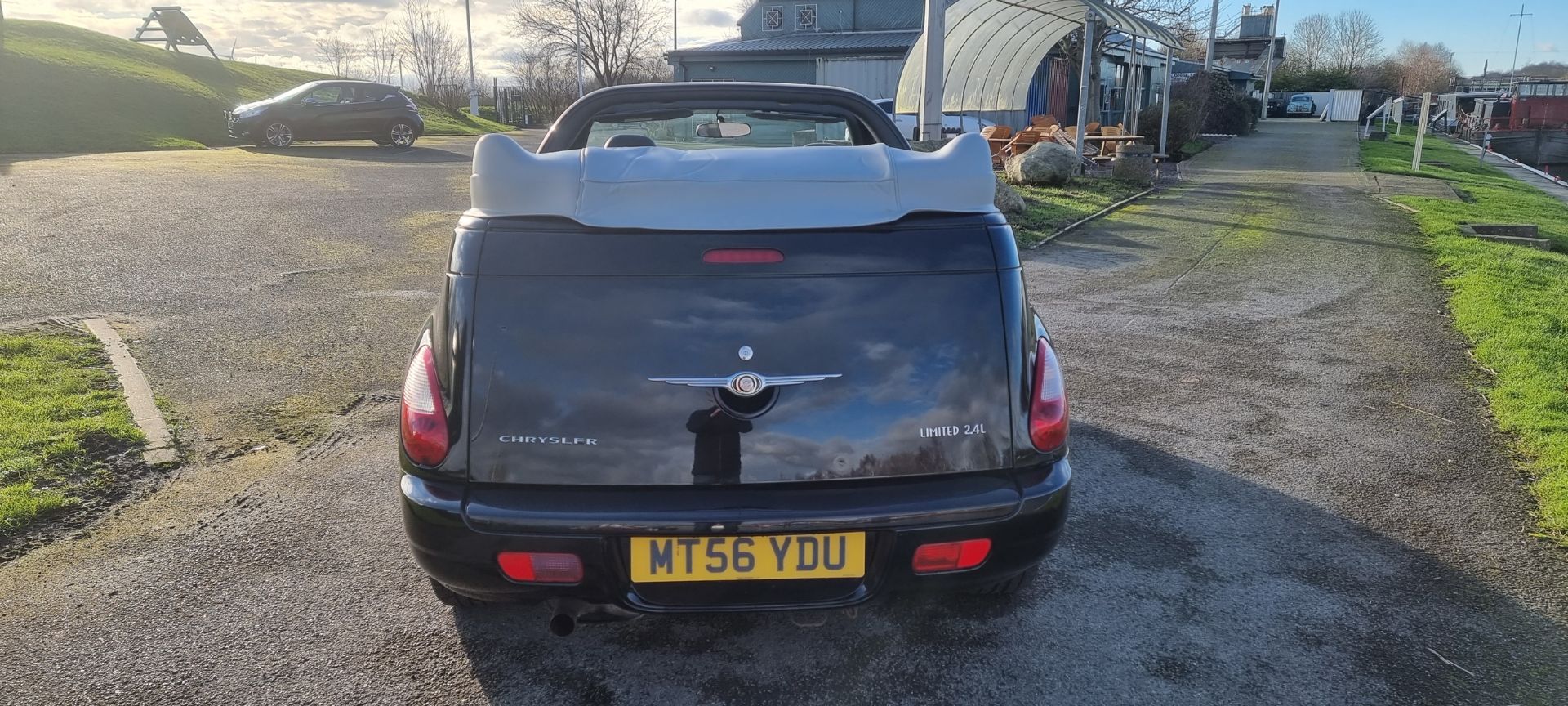 2006 Chrysler PT Cruiser Limited Convertible, 2,429cc, petrol/manual. Registration number MT56 - Image 6 of 21