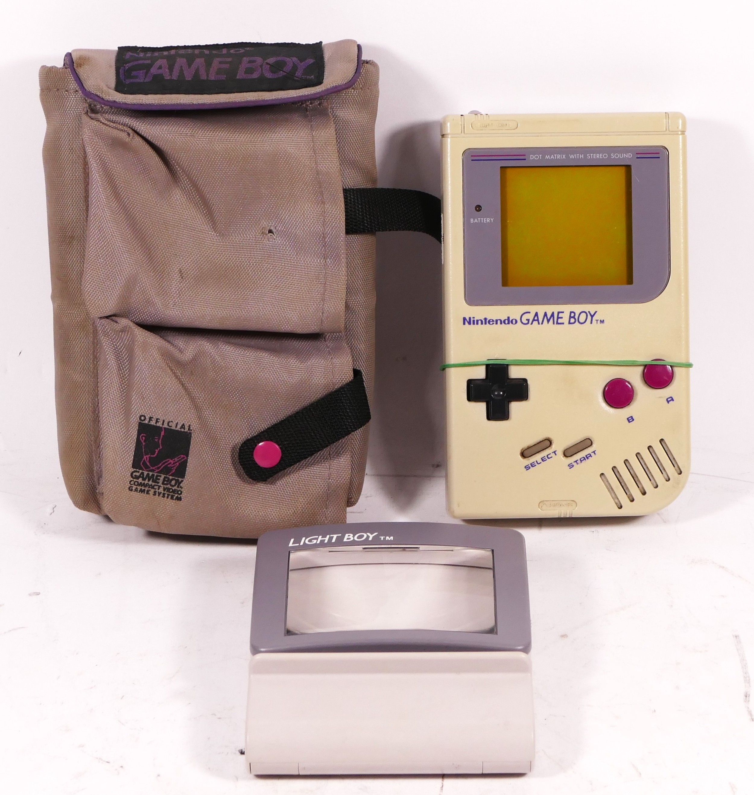 Plateau kontoførende eftermiddag A Nintendo Game Boy, model No DMG-01 (serial No G19762931), together with a  Official Game Boy bra