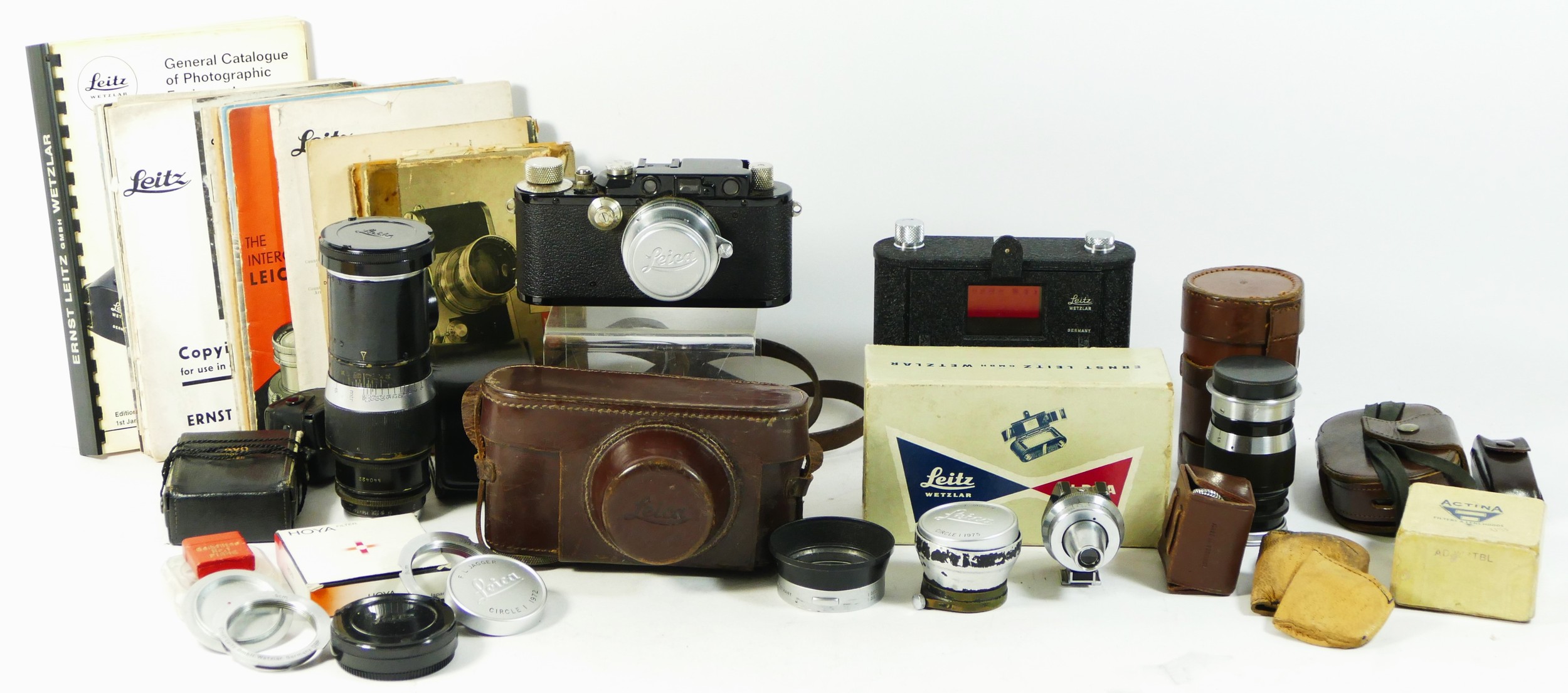 A Leica III D.R.P Ernst Leitz Wetzlar 35mm camera, black (serial No 185240), 1936, together with a - Image 4 of 4