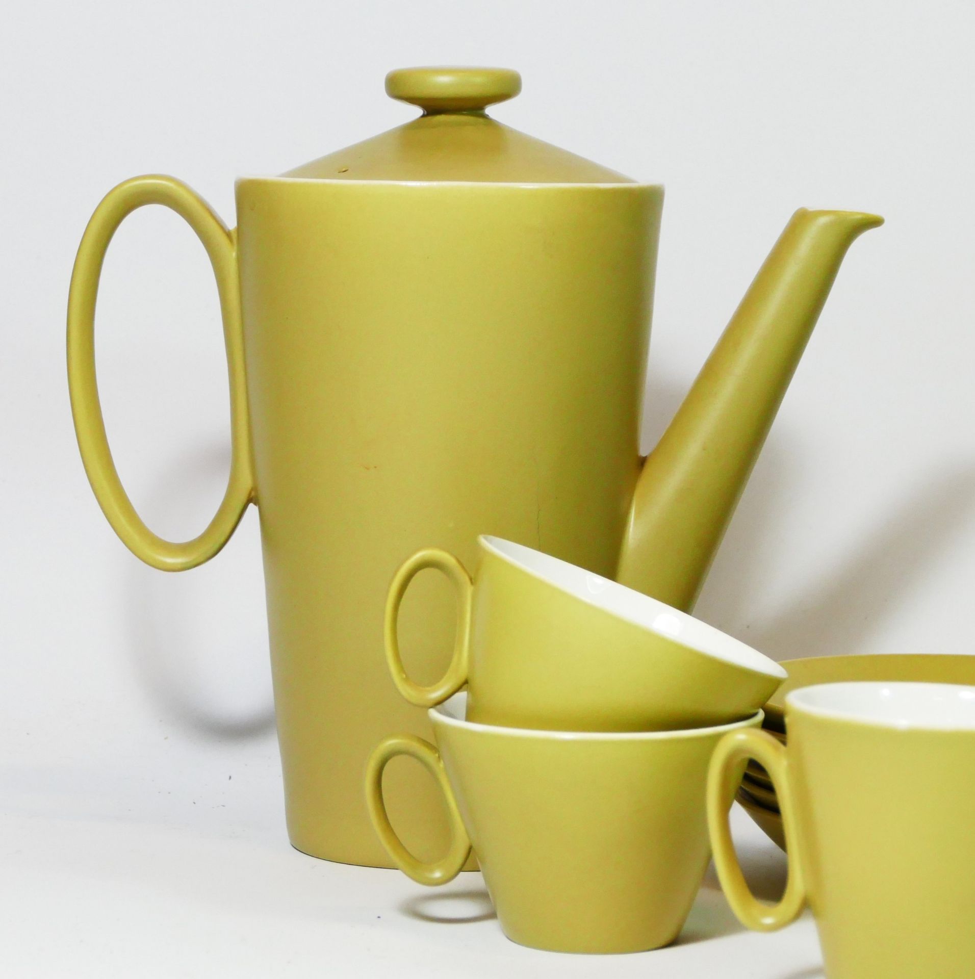 A 1960s 'Gouda Regina' Dutch coffee service, comprising of a coffee pot, six cups & saucers, six - Image 2 of 3