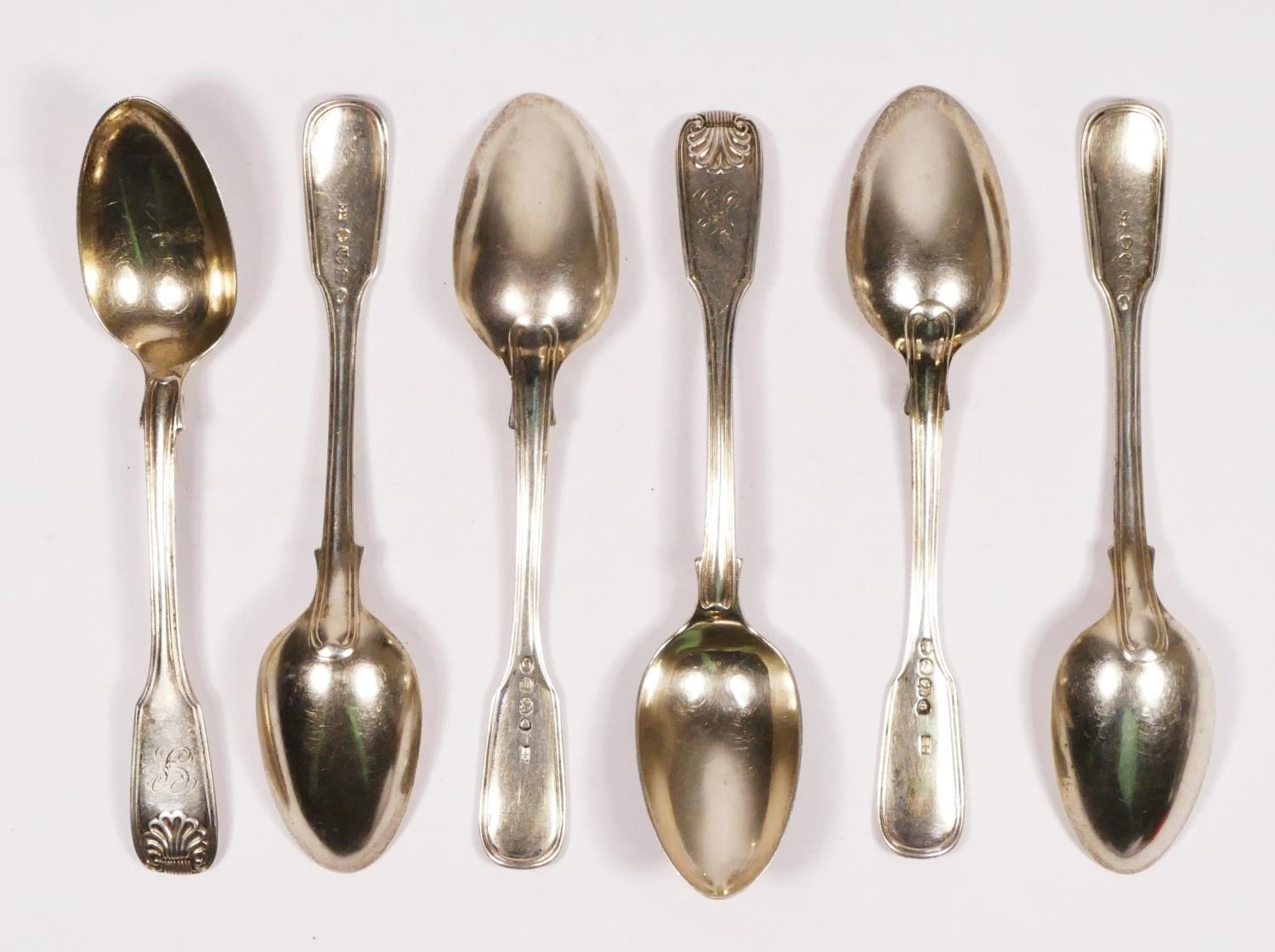 A William IV silver set of six fiddle, thread and shell tea spoons, London 1835, 189gm