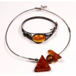A silver and amber mounted necklace and bracelet, 34 gm.