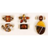 Six silver and amber set rings, various sizes 32gm