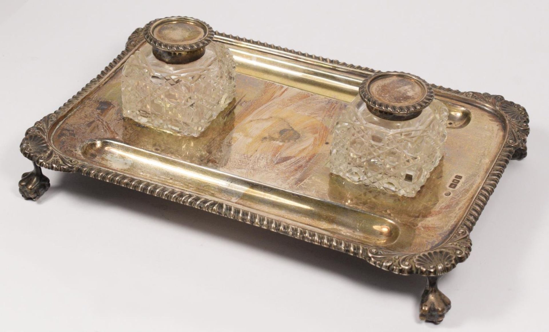 A silver desk stand, London 1920, the base with two hob nail cut, silver topped inkwells and two pen - Image 3 of 9