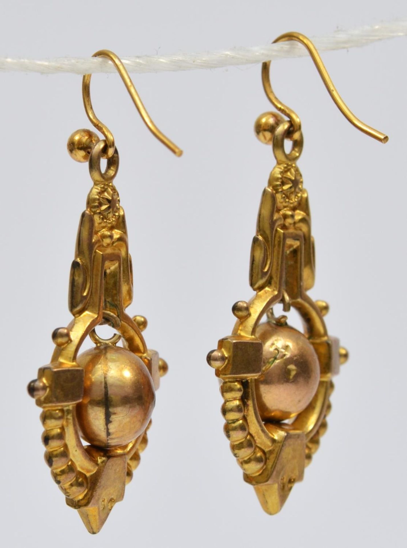 A Victorian pair of 9ct gold hollow drop ear rings, stamped 9c, articulated balls, 30mm, 2.6gm - Image 2 of 2