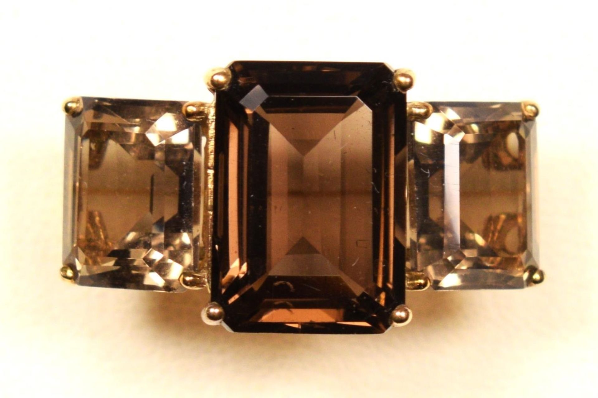 A vintage 9ct gold and smokey quartz three stone ring, the largest 14 x 9mm, N, 6.4gm. - Image 3 of 3