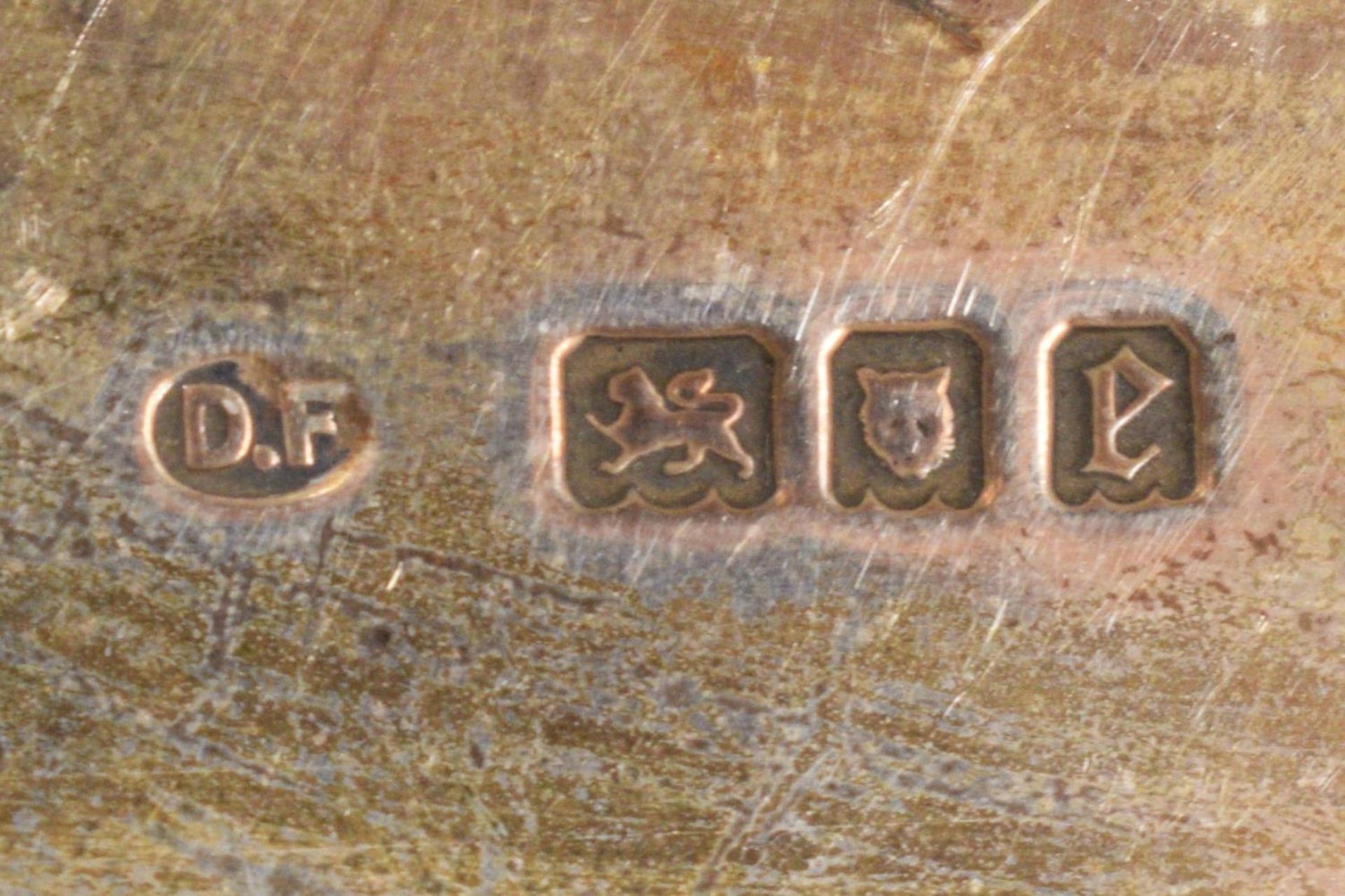 A silver desk stand, London 1920, the base with two hob nail cut, silver topped inkwells and two pen - Image 5 of 9