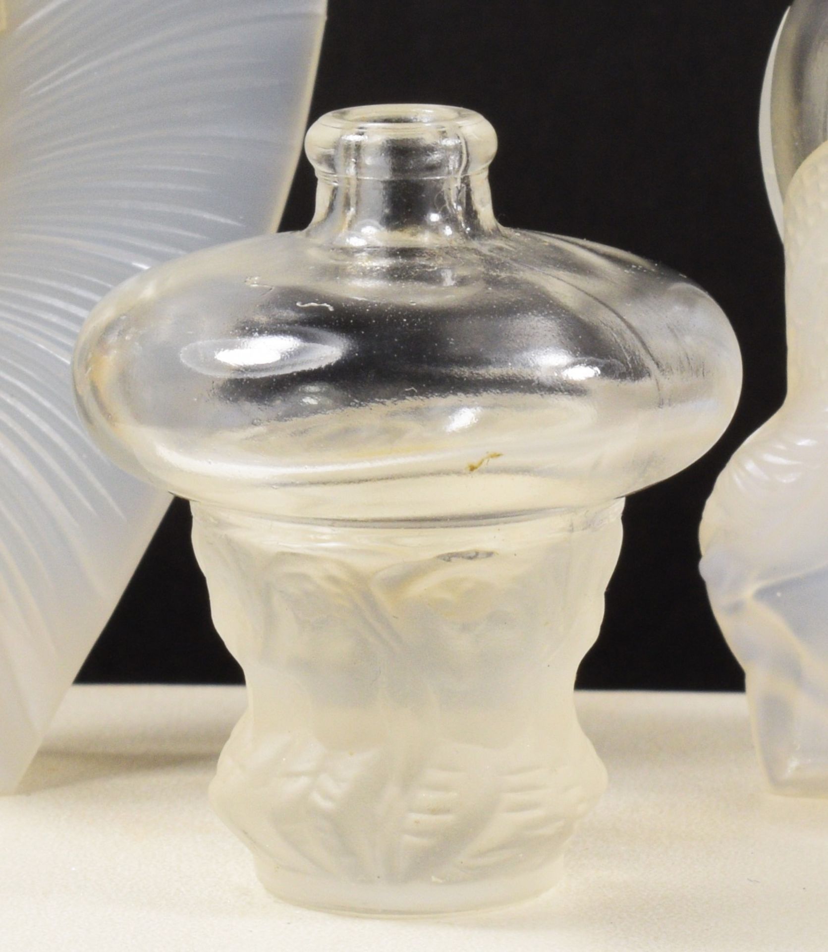 Lalique "Les Flacons Miniatures", perfume bottles, 1998, 1999, 2000 edition, cased with display card - Image 6 of 9