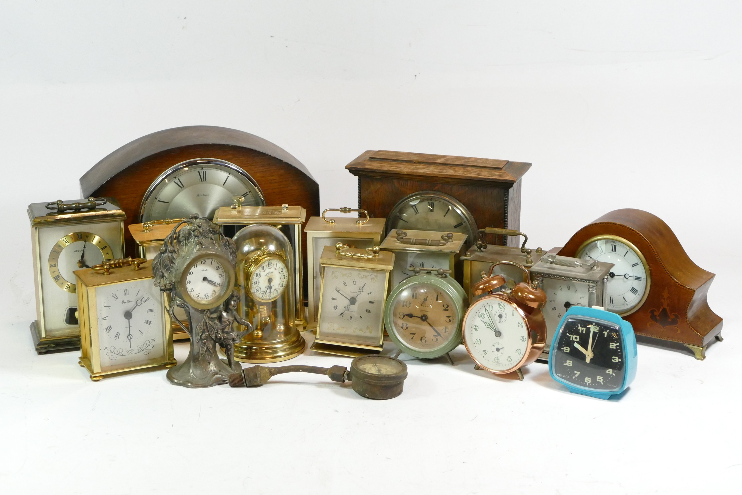 A collection of mid 20th century and later mantel clocks, carriage clocks, alarm clocks and - Image 4 of 4