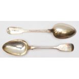 A George IV silver pair of fiddle pattern table spoons, London 1824, 23cm, 110gm