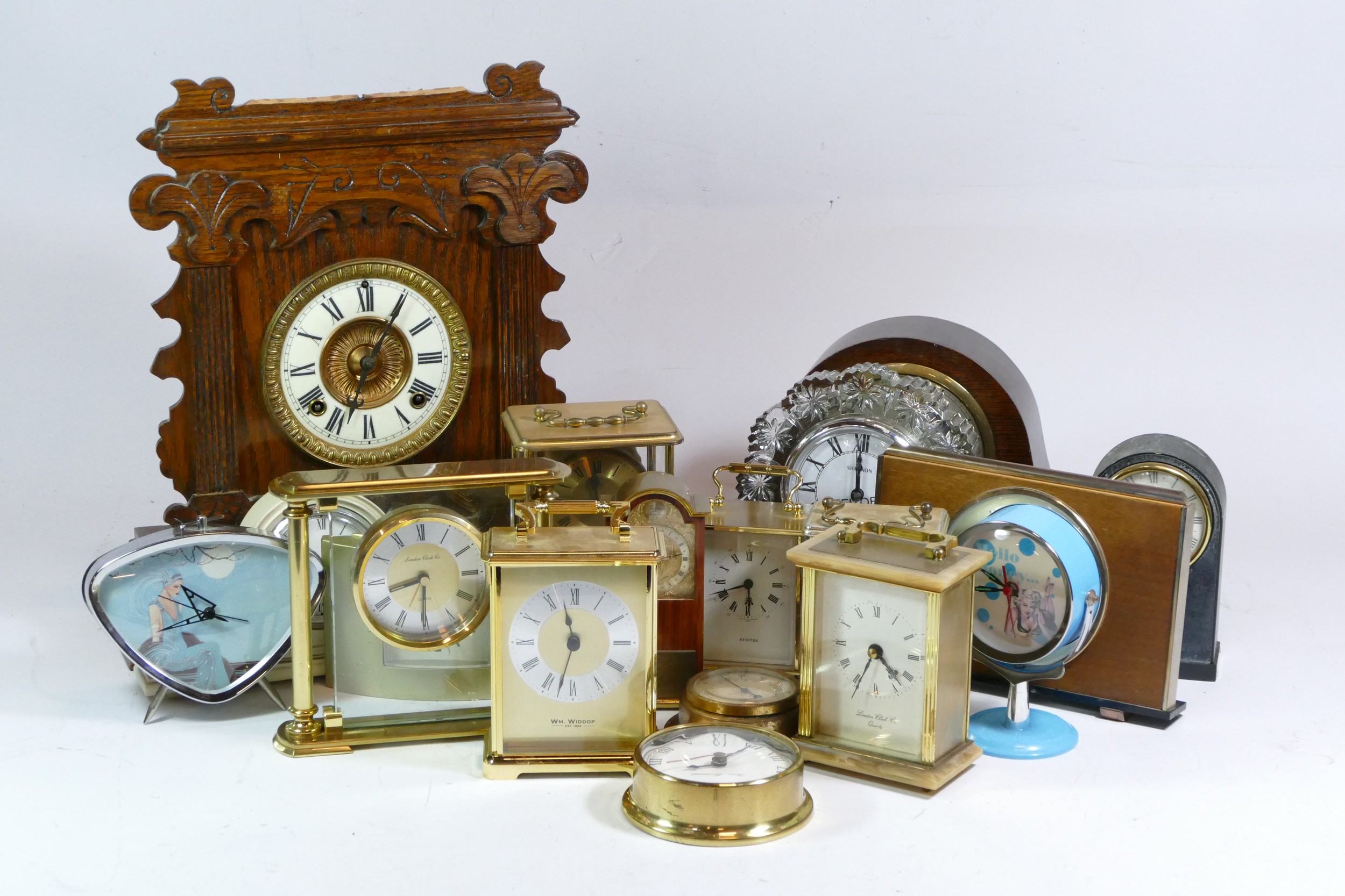 A collection of mid 20th century and later mantel clocks, carriage clocks, alarm clocks and