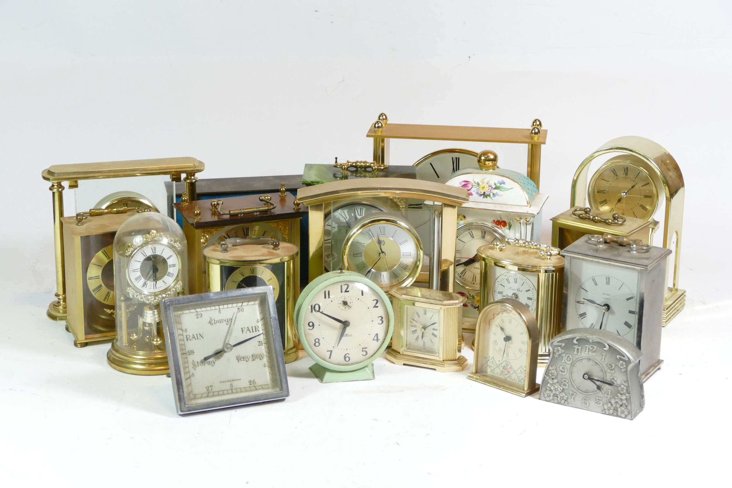 A collection of mid 20th century and later mantel clocks, having manual wind and quartz movements, - Image 2 of 4