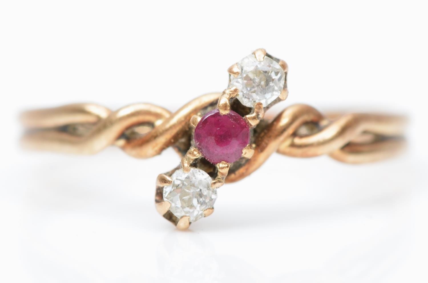 A Victorian rose gold ruby and old cut diamond three stone ring, L, 1.6gm