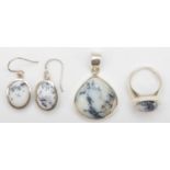 A silver set Dendritic agate suite, pendant, ring, earrings, 31g.