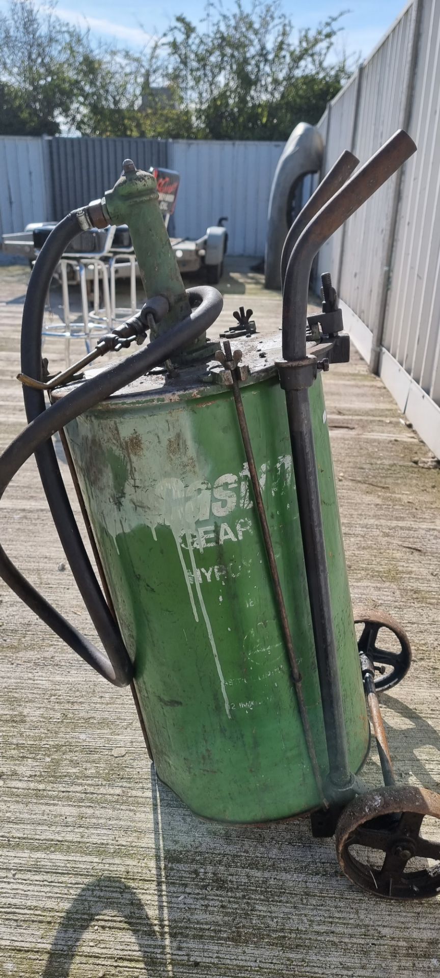 A Castrol forecourt oil dispenser on trolley - Image 3 of 5