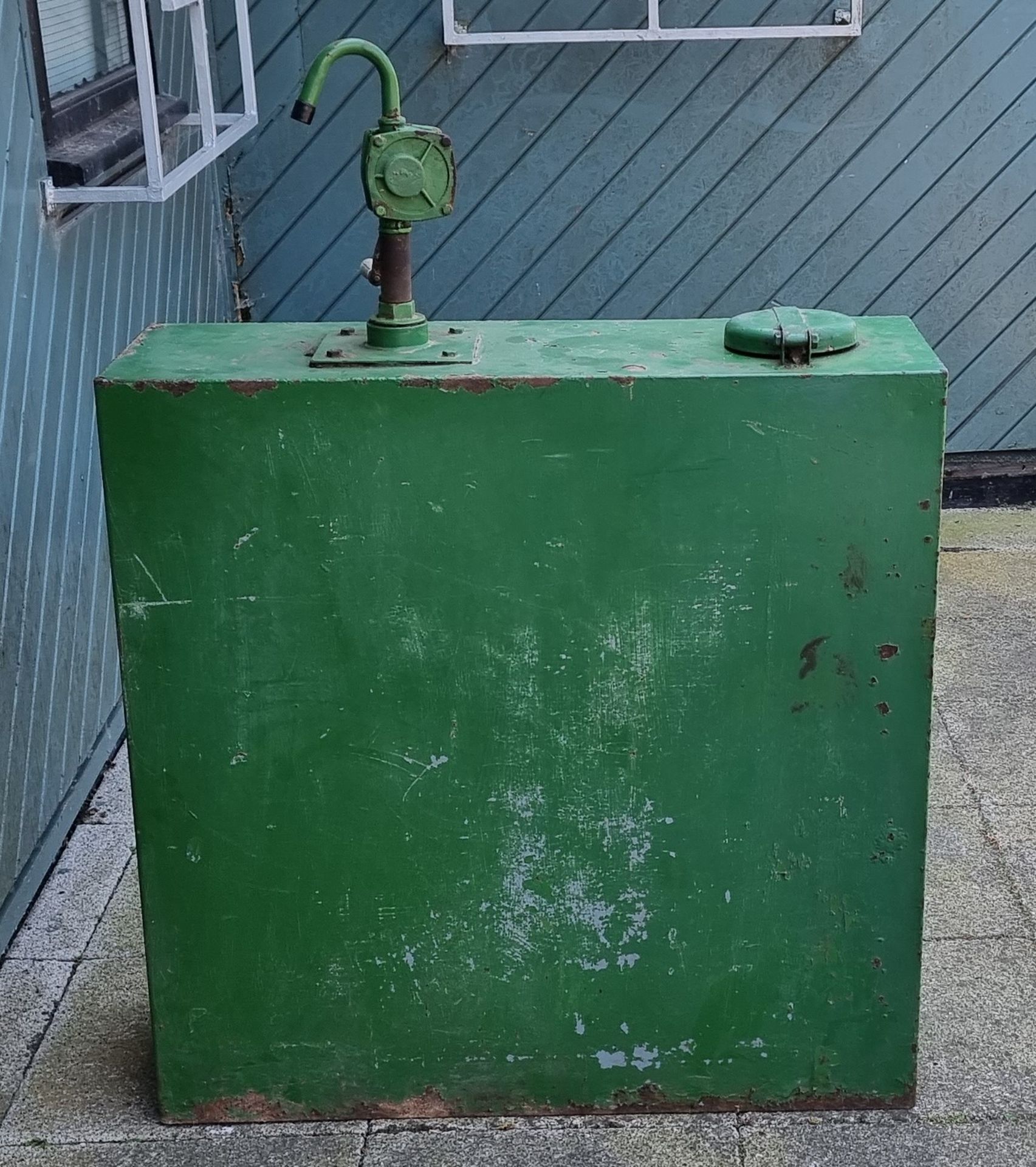 A Castrol green oil dispenser - Image 5 of 5