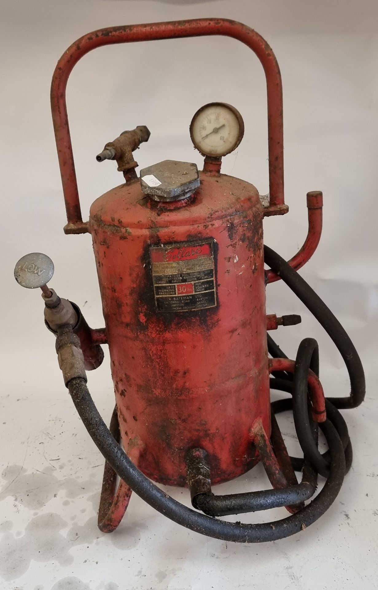 A Sellarc 30lbs pressure pump