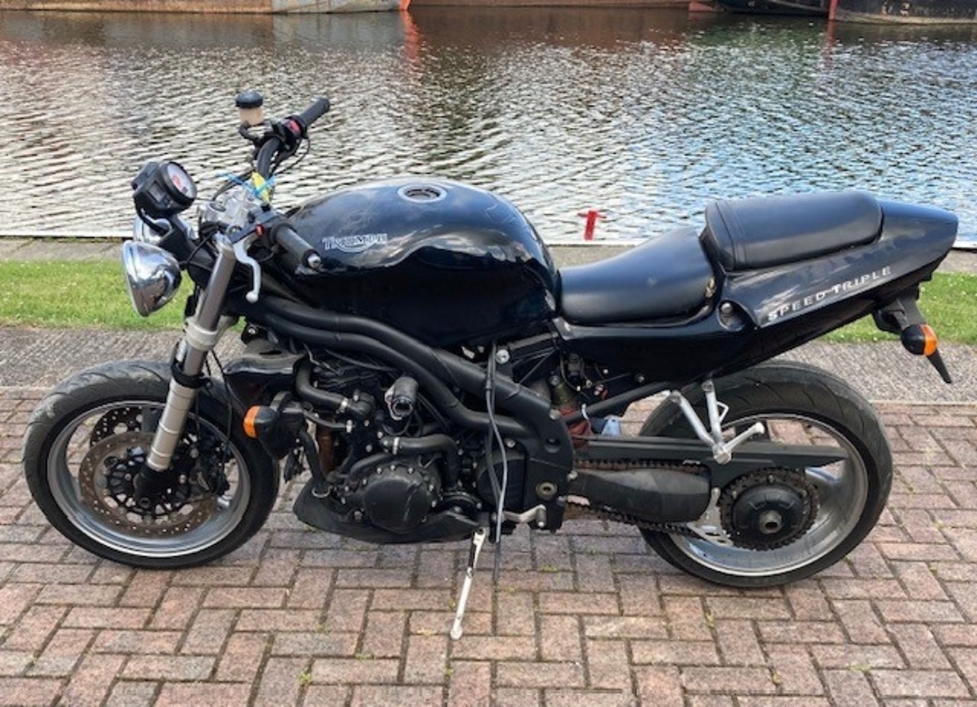 2004 Triumph Speed Triple 955I, CAT N. Registration number MV04 KBY. Frame number SMTTE566XR4203952. - Image 2 of 5