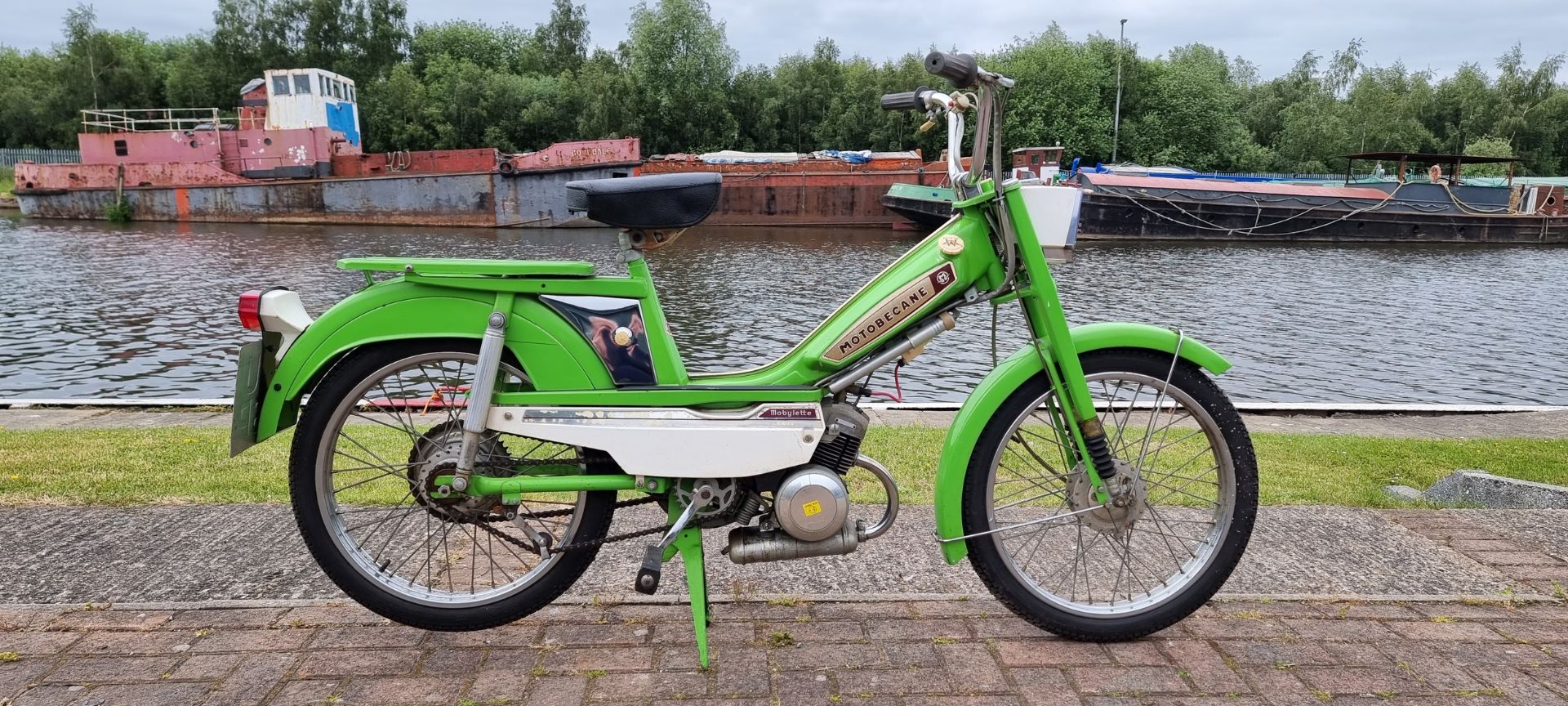 1976 Mobylette Motobecane, 49cc. Registration number KFU 136P. Frame number 05526620. Engine