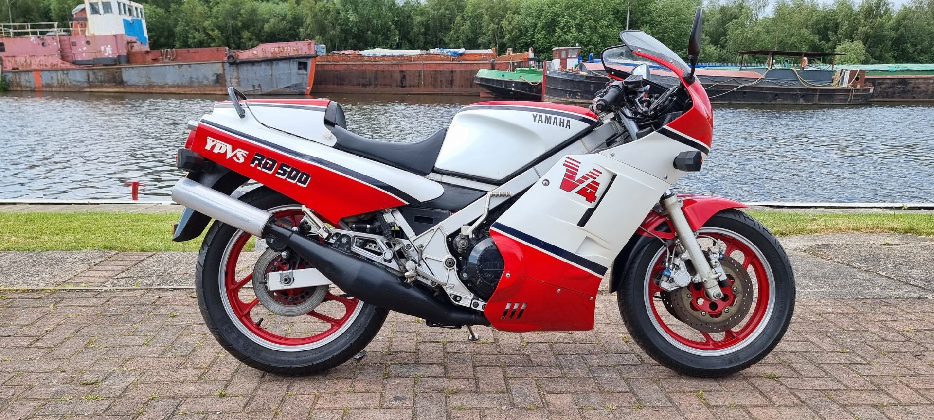 1986 Yamaha RZV500R, 498cc. Registration number D365 UGF. Frame number 51X002479. Engine number