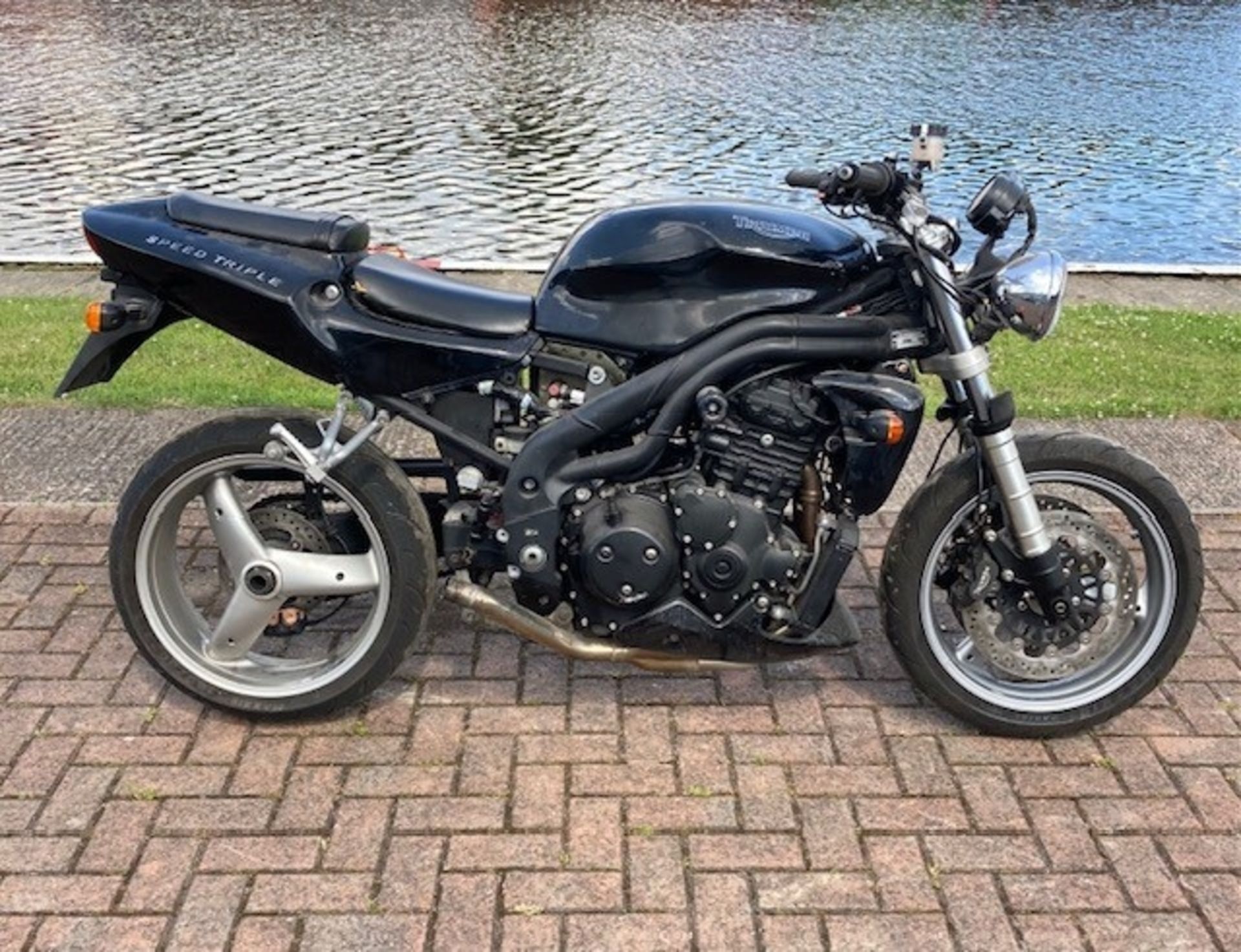 2004 Triumph Speed Triple 955I, CAT N. Registration number MV04 KBY. Frame number SMTTE566XR4203952.