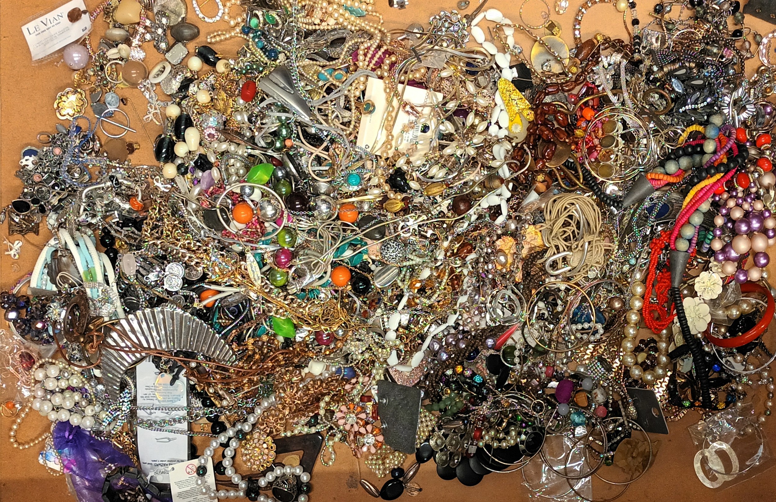 Approximately 10kg of mixed costume jewellery - Image 2 of 4