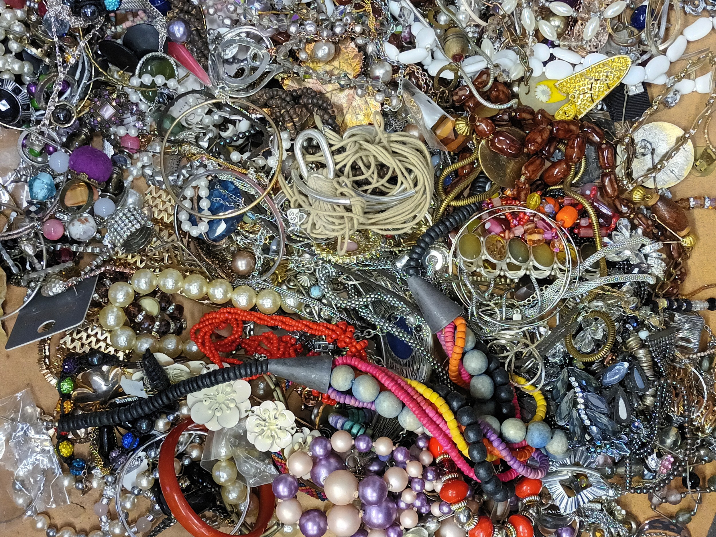 Approximately 10kg of mixed costume jewellery - Image 3 of 4