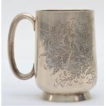 An Edwardian silver christening mug, London 1901, with engraved floral decoration, 8cm, 93gm