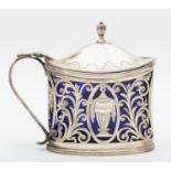 An Edwardian silver Neo Classical mustard pot, Sheffield 1902, with pierced and bright cut