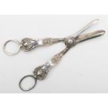 A silver pair of Kings pattern grape scissors, by Cooper Bros., Sheffield 1962, 16.5cm, 118gm