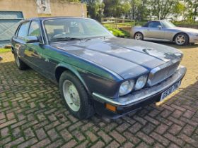 1989 Jaguar XJ6, 2919cc. Registration number G530 TNC. Chassis number SAJJFALJ3AB601841. Engine