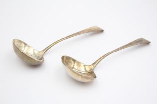A George III silver pair of Old English pattern gravy spoons, London 1815, 17cm, 87gm