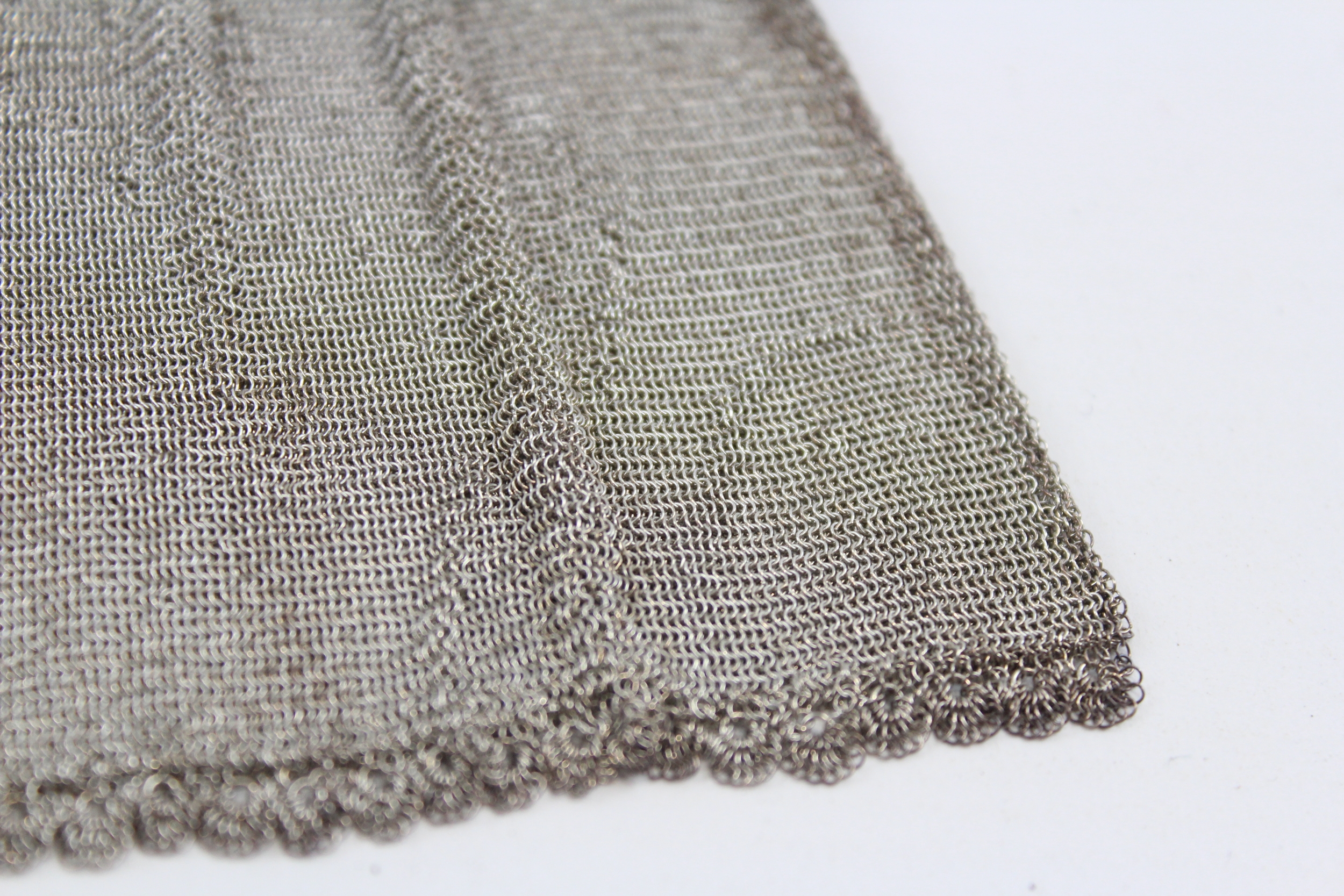 A silver mesh purse, London import 1927, 11 x 10cm, 78gm - Image 5 of 7