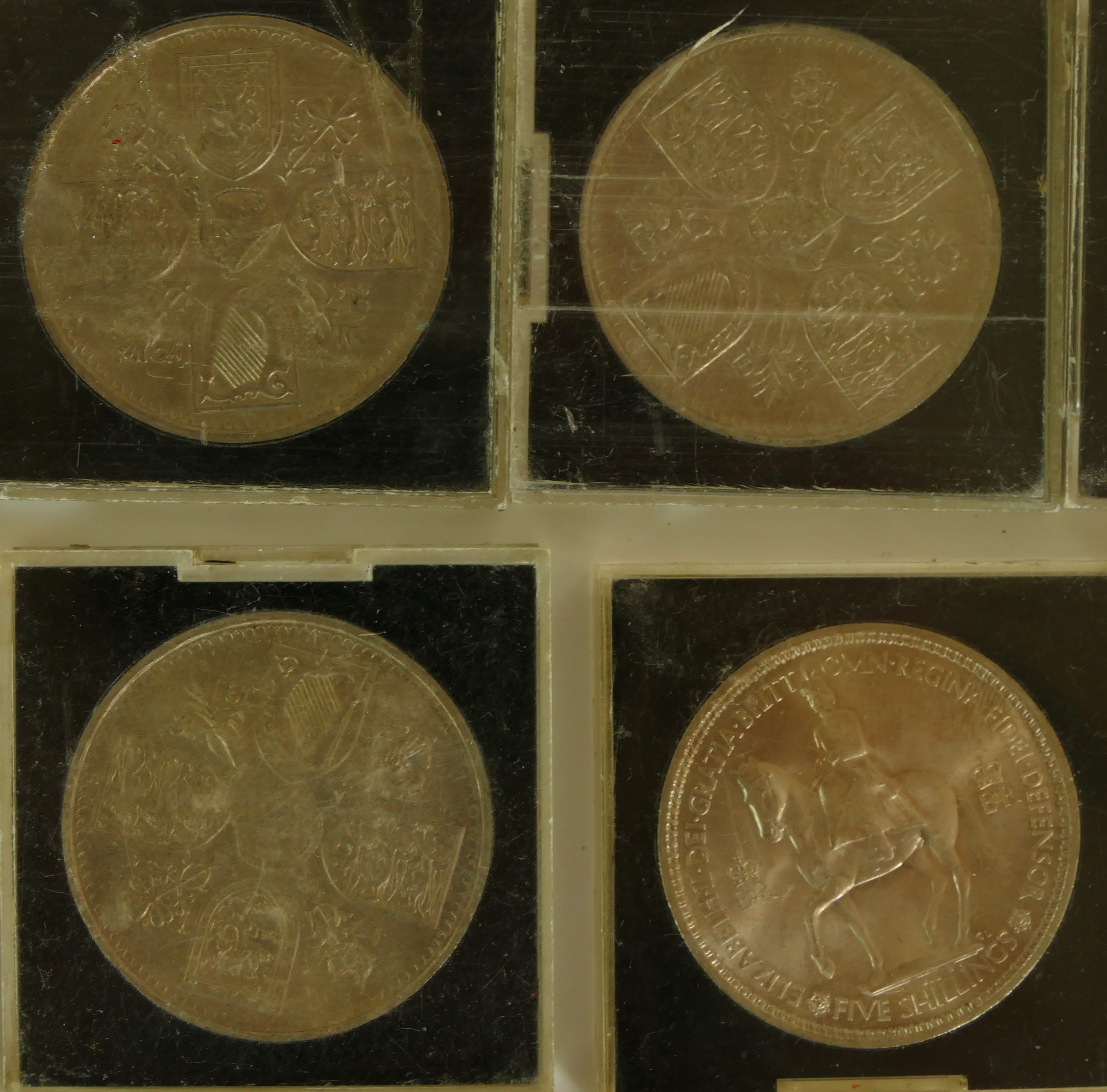 A collection of 30 Crowns, cased - Image 2 of 3
