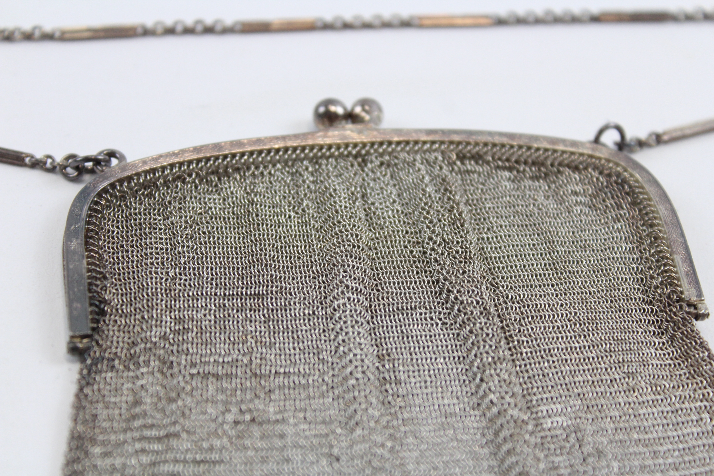 A silver mesh purse, London import 1927, 11 x 10cm, 78gm - Image 3 of 7