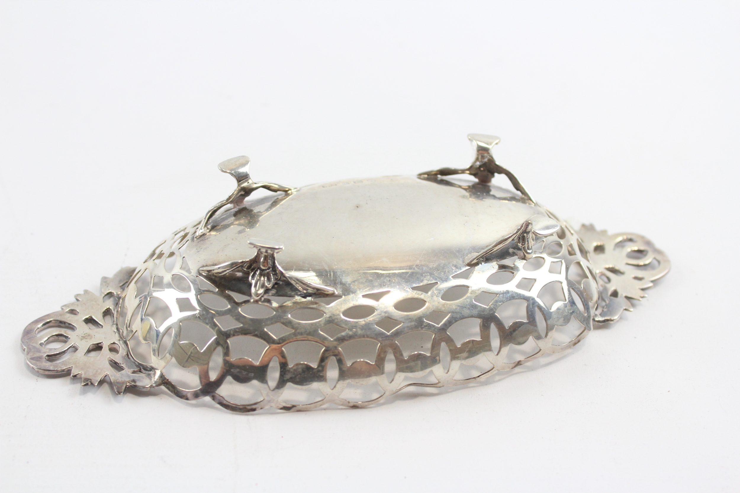 An Edwardian silver oval pierced basket, Birmingham 1909, cast handles, 20cm, 106gm - Image 6 of 7
