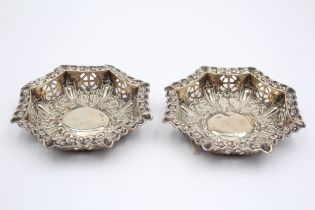 An Edwardian silver pair of embossed bon bon dishes, Birmingham 1906, 11.5cm, 60gm