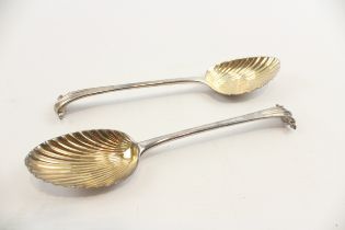 A Victorian silver Onslow pattern shell bowl serving spoons, London 1854, 21.5cm, 153gm