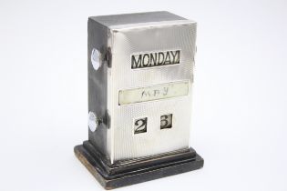 An Art Deco silver mounted desk calendar, Birmingham 1938, with revolving day and date, 12cm