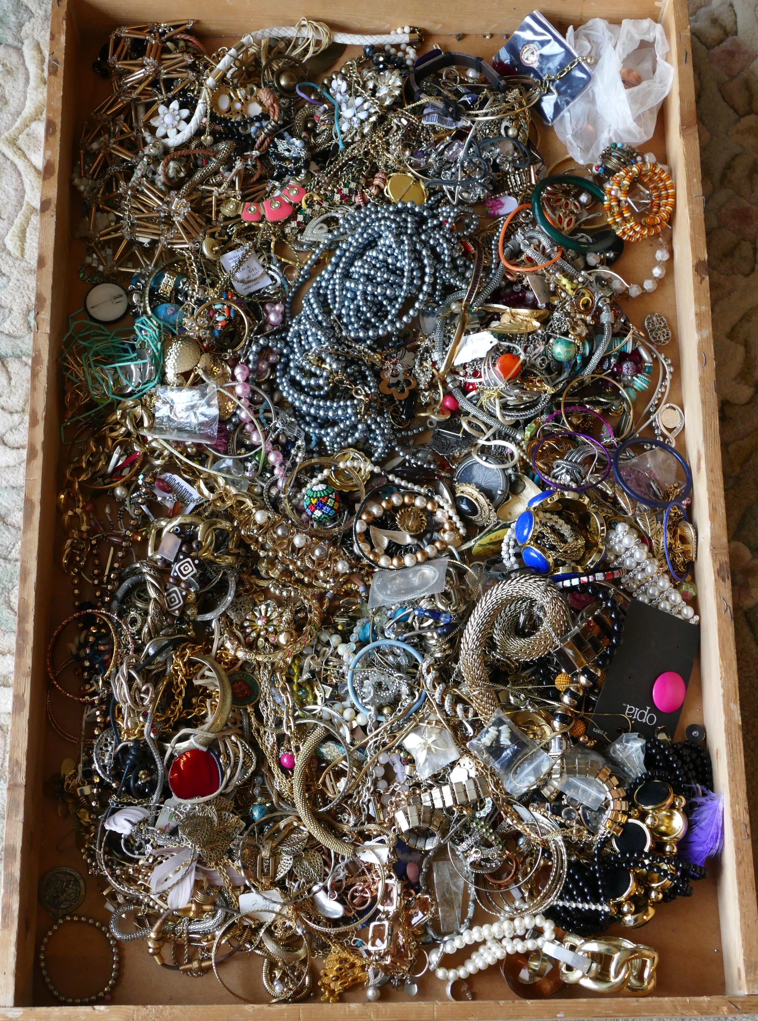 Approximately 10KG of costume jewellery.