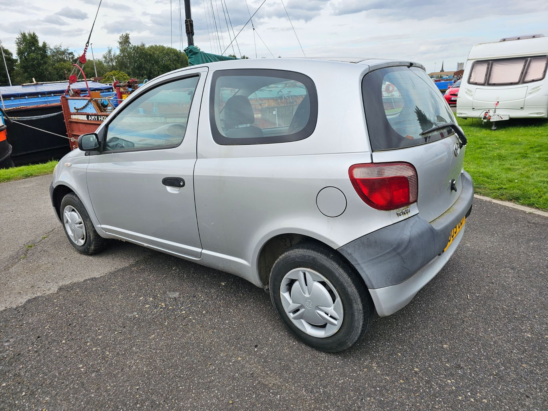 2000 Toyota Yaris S, 998cc. Registration number X809 UBT. VIN number JTDJV133500247466. Property - Image 6 of 12