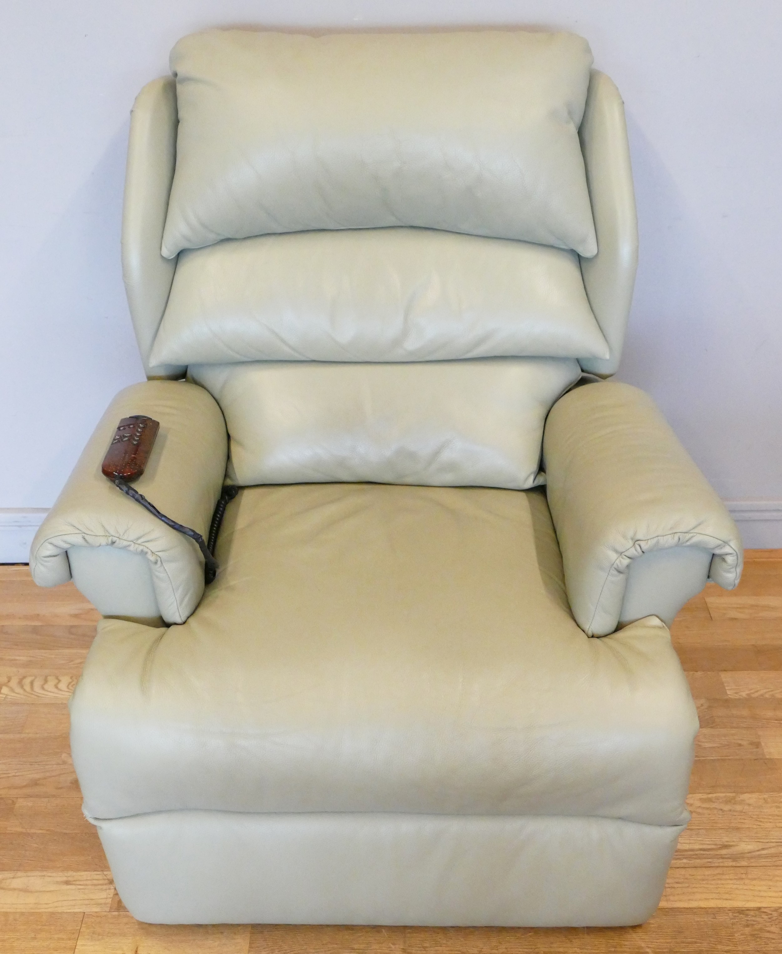 A modern electric recliner/riser and massager by Willow Brook, upholstered in a teal colour leather, - Image 2 of 2