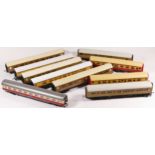 Hornby & Triang, OO gauge, a collection of 10x mixed carriages (10)