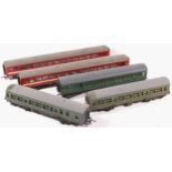 Hornby, OO gauge, a collection that includes 1x motorized Metro Trains carriage with another Metro